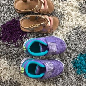 2 toddler girl shoes. Size 6